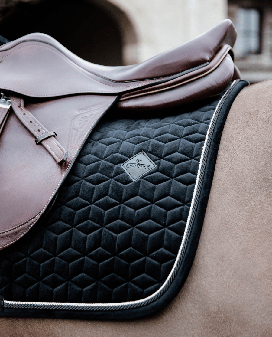 Dressurunderlag Basic Velvet fra Kentucky Horsewear - animondo.dk - 42589-32-DR-COB