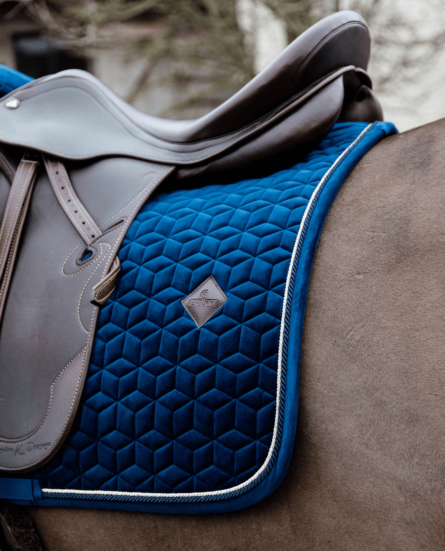 Dressurunderlag Basic Velvet fra Kentucky Horsewear - animondo.dk - 42589-32-DR-COB