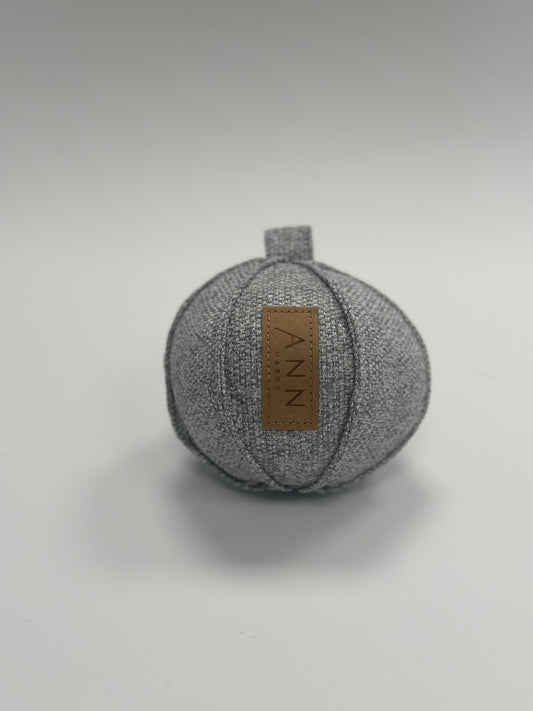 Ann Habor - Bold Hundelegetøj - Lysegrå