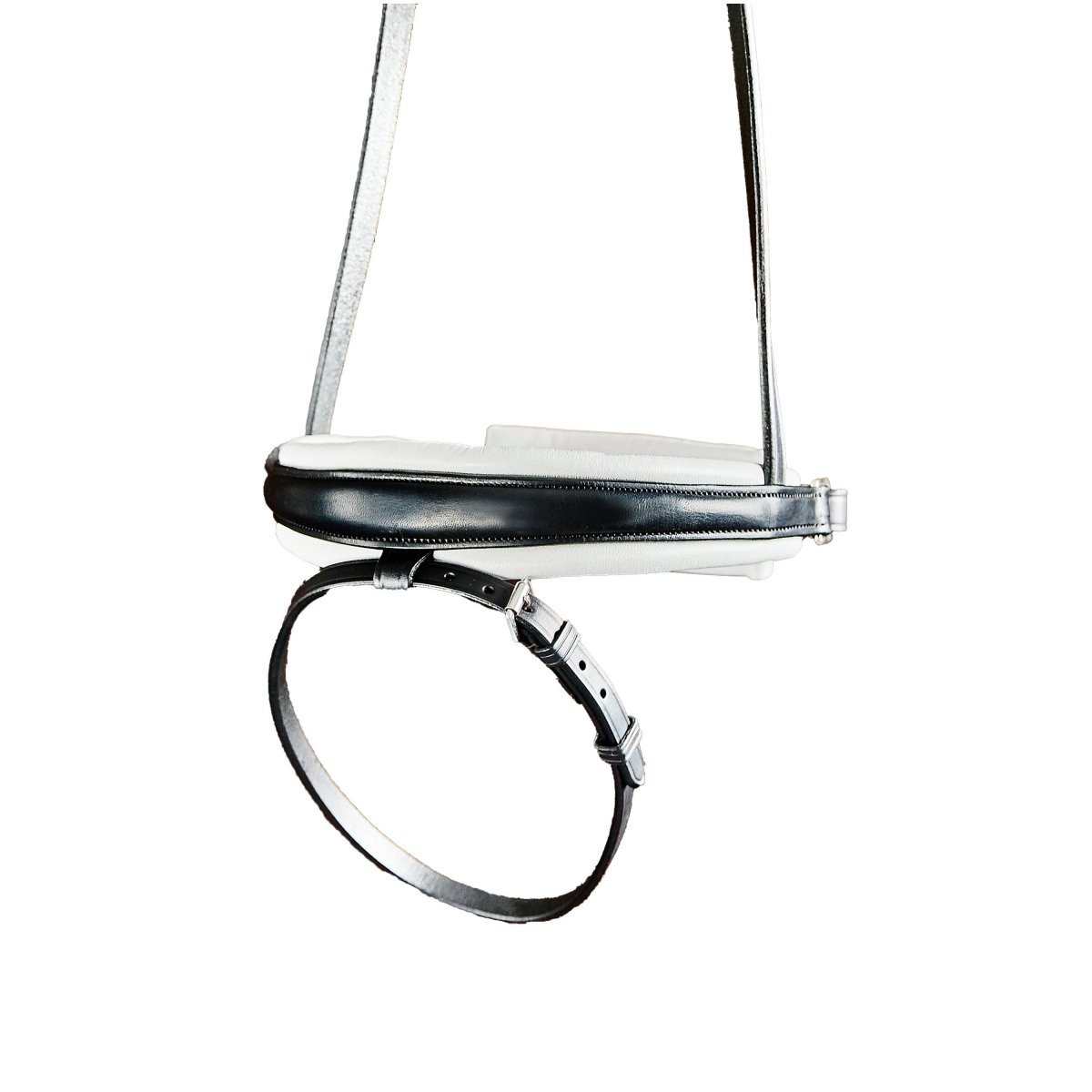 Finesse Bridles Cayenne Trense, flad m. bredt næsebånd - sort/hvid/sølv - animondo.dk