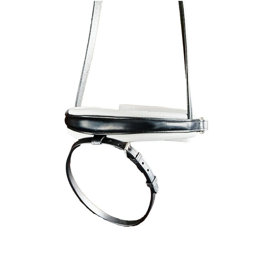 Finesse Bridles Cayenne Trense, flad m. bredt næsebånd - sort/hvid/sølv - animondo.dk