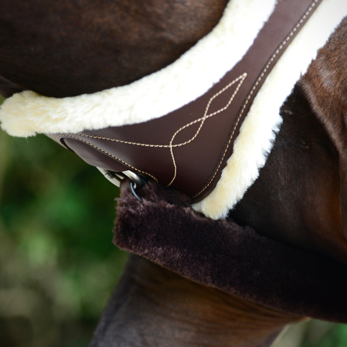 Kentucky Horsewear Anatomisk Gjord m. Lammeskind - Brun - animondo.dk